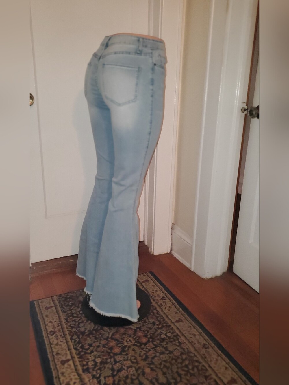 YMI- Gigi Fit- Junior/Teen Jeans. Size 7/28.